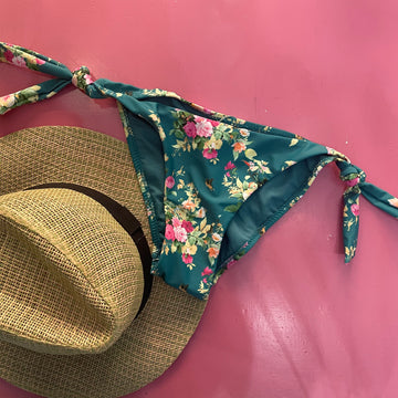 Slipkini fondo verde fiorellini