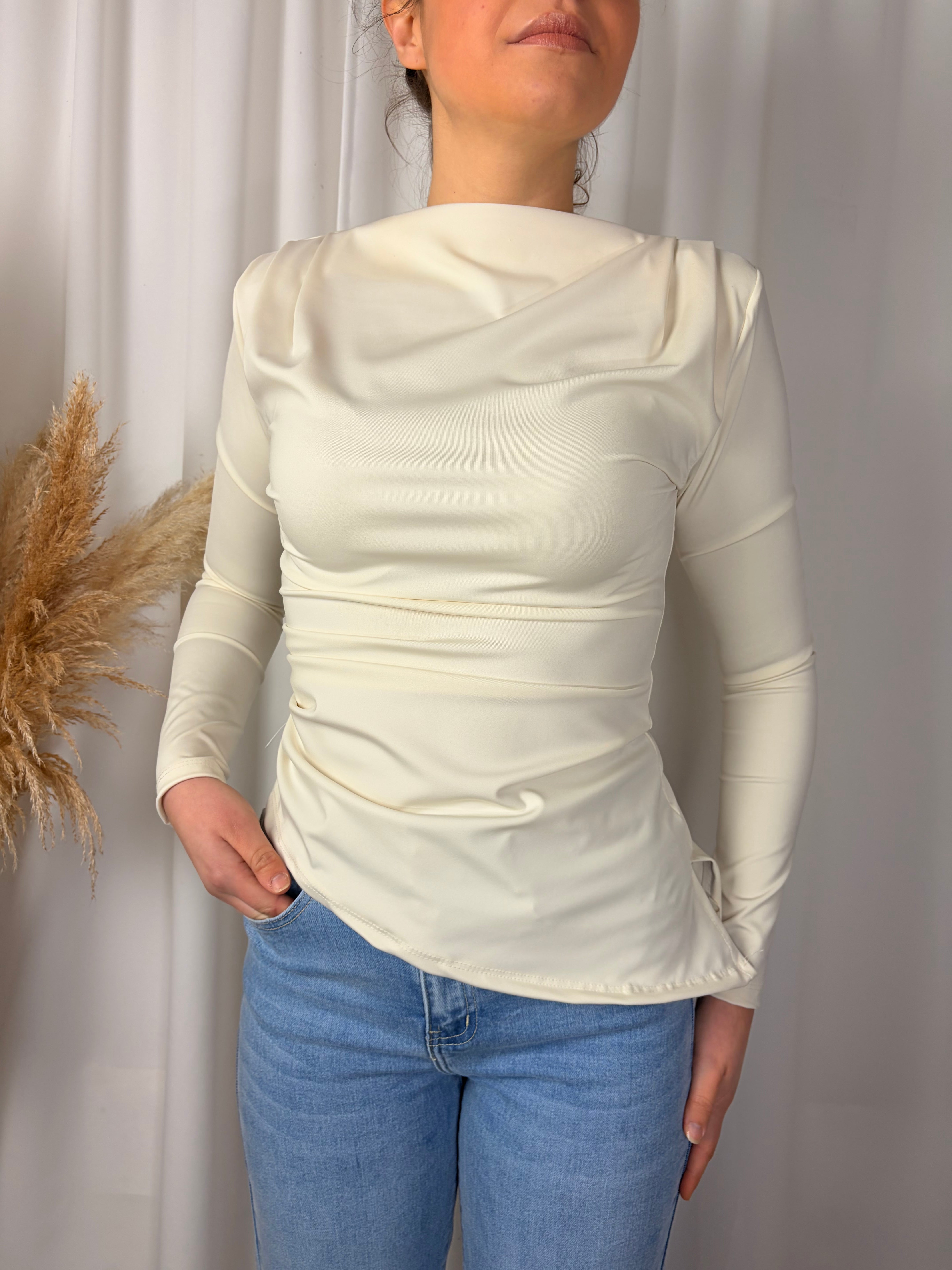 Maglia Taglio Asimmetrico