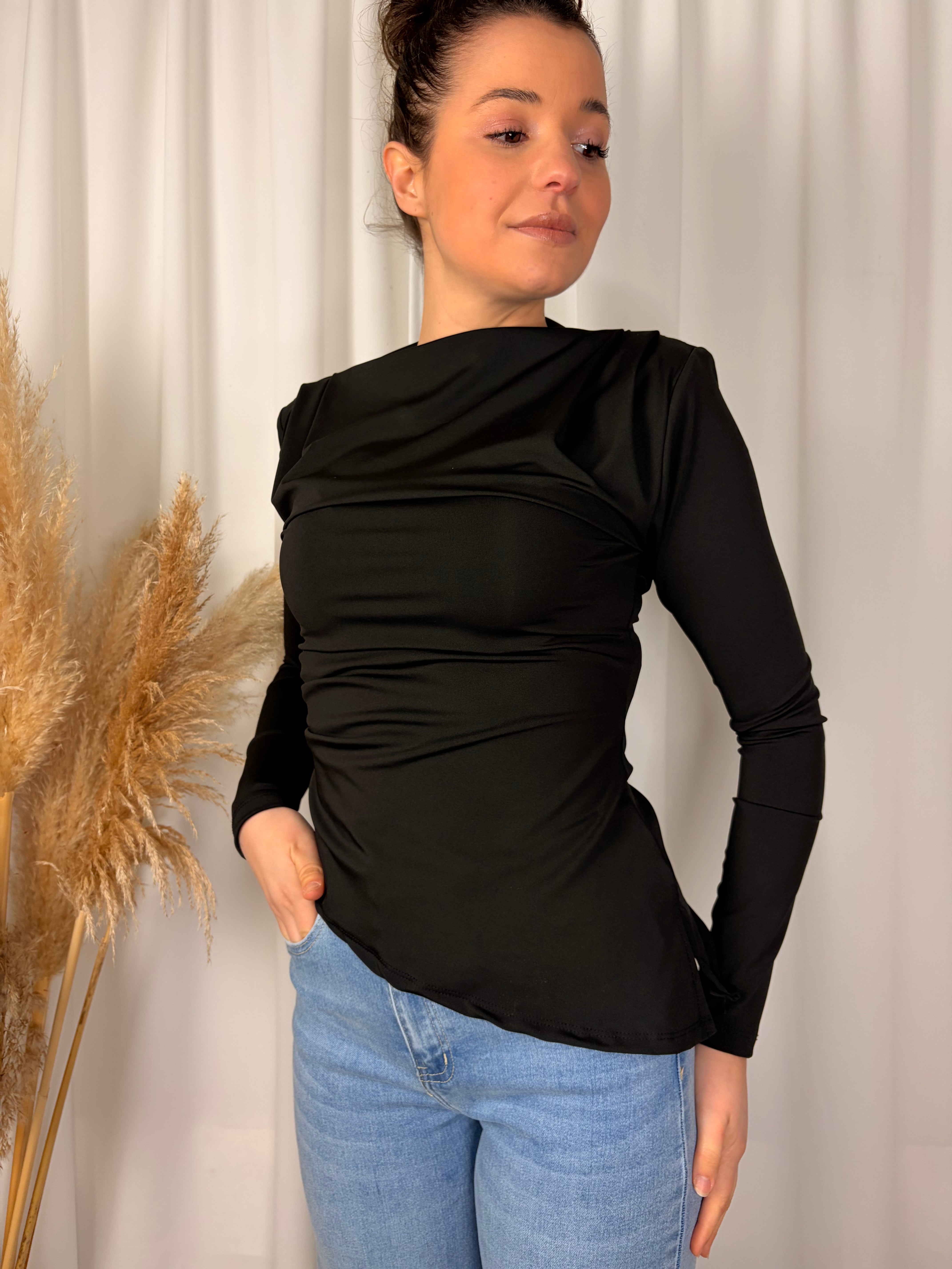 Maglia Taglio Asimmetrico