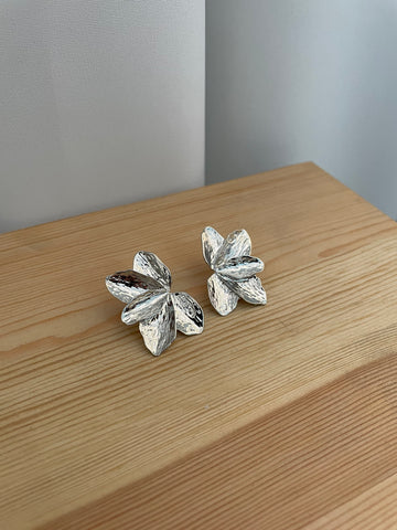 Orecchini cinque petali silver